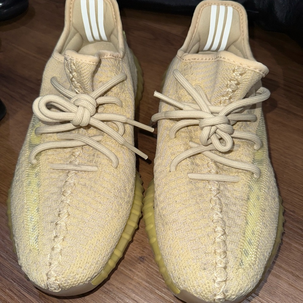 Adidas - Yeezys Sneakers